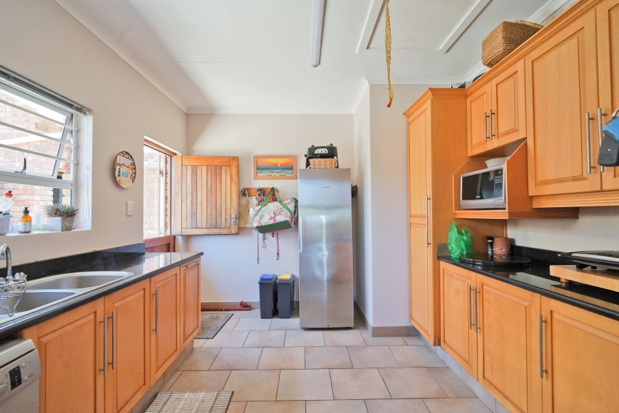 4 Bedroom Property for Sale in Kidds Beach Eastern Cape